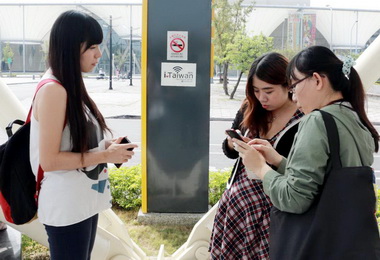 轉運站及候車亭提供無線上網(圖)