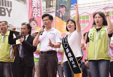 林佳龍站台與沈文程合唱台中時代(圖)