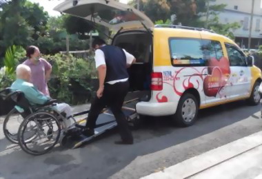 搭乘無障礙計程車夯刷一卡通(圖)