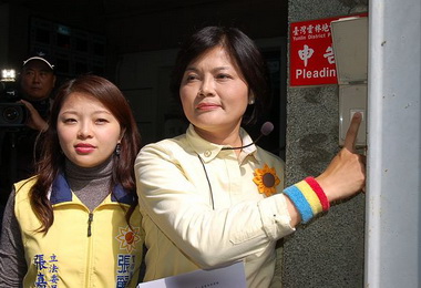 張麗善控告李進勇誹謗意圖使人不當選(圖)
