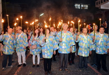 千人持火把為東埔溫泉開鑼造勢(圖)