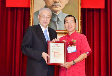 退休校長林一曦獲表揚績優臺灣文史教育員(圖)