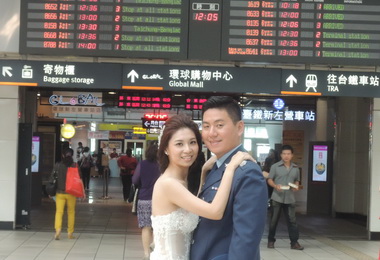 高鐵牽姻緣新人左營站拍婚紗(圖)