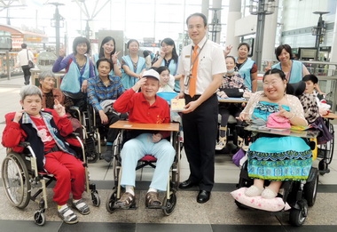 高鐵送愛心助愛維養護中心住民圓夢(圖)