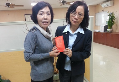 和平警分局長胡美華選後抱病上班(圖)