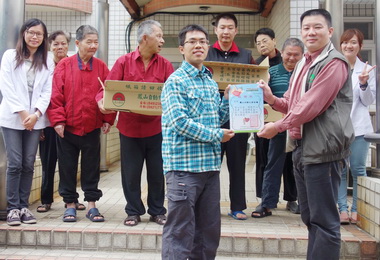 鳳山自動化育苗場贈蔬菜育苗予社福機構(圖)