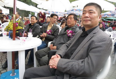 杭州餘杭區官員參訪梅子夢工廠(圖)