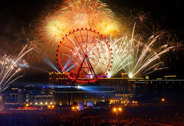 義大跨年晚會365秒高空煙火秀(圖)