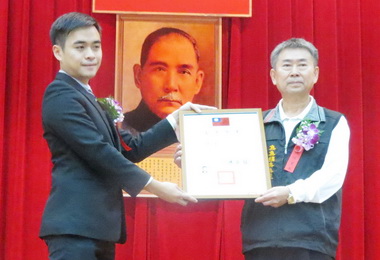 全國最young鎮長陳紀衡宣示就職(圖)