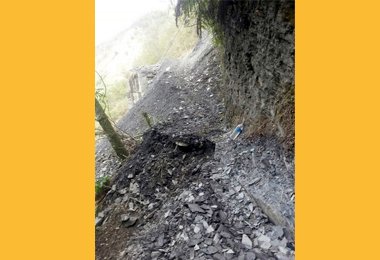 國家步道0.7K處落石多即日起封閉(圖)