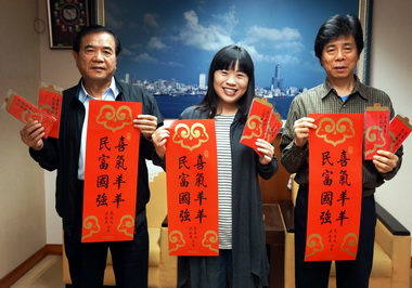 行政院南部中心發贈馬英九紅包袋(圖)