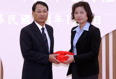 台灣中油綠能科技研究所長宣誓就職(圖)