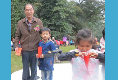 水里上安鵲橋假日人潮不斷(圖)