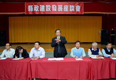 林明溱率縣府團隊聽取民眾意見(圖)