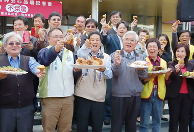 雲林縣長李進勇力挺吃雞肉(圖)