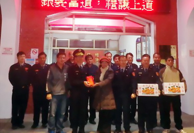 斗六市長謝淑亞春安慰勉斗六警分局(圖)