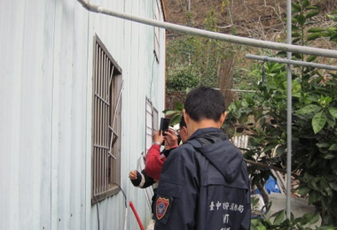 警消合力破窗救出獨居老人(圖)