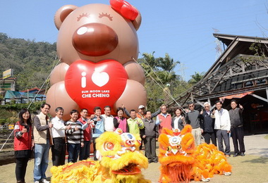 水里車埕打造熊旺人偶(圖)