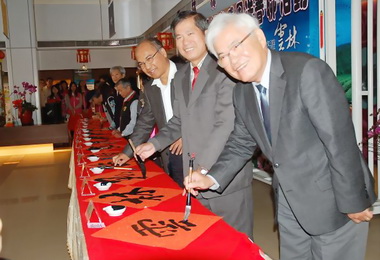 雲林迎新感恩送春聯(圖)