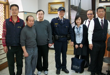 槍櫃當保險箱警派出所充當臨時銀行(圖)