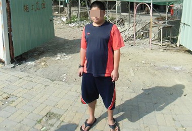 身障兒低聲討飯吃警協助工地求職(圖)
