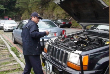 駕車入山應注意油電狀況(圖)