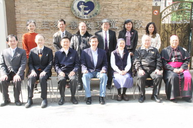 馬英九與傅崐萁視察兒童之家(圖)