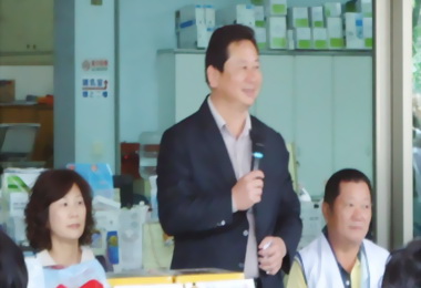 前九如鄉長許重慶德領政壇獲表揚(圖)