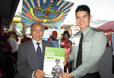 省府深入花蓮廟口推動國軍募兵(圖)