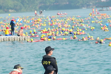 泳渡日月潭潭水問題被重視(圖)