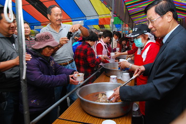 竹山紫南宮呷丁酒 人氣搶搶滾(圖)
