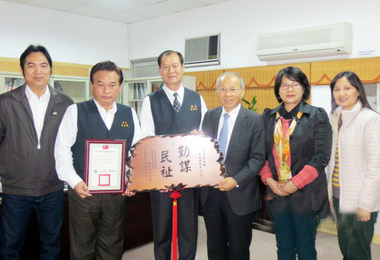 前台東關山鎮長黃瑞華勤謀民祉獲表揚(圖)