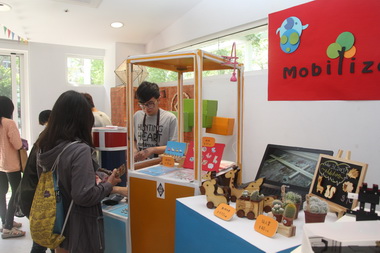 亞洲大學辦手工玩具展相當有特色(圖)