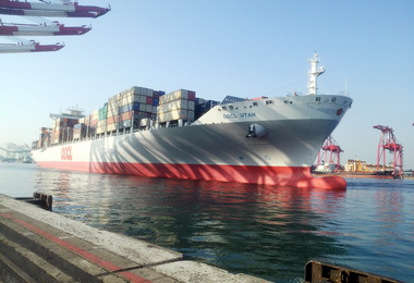 東方猶他輪首航高雄港(圖)