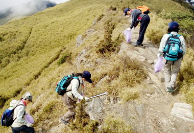 森林守護者還給山林清新面貌(圖)