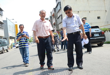 草屯公所申請路平工程   林明溱實勘(圖)