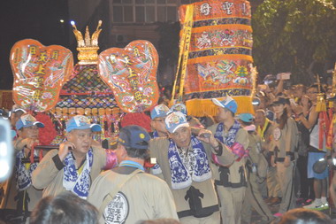 台中海線地區信眾徹夜歡迎大甲媽(圖)
