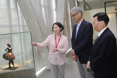 香港科大副校長史維到亞大參訪(圖)