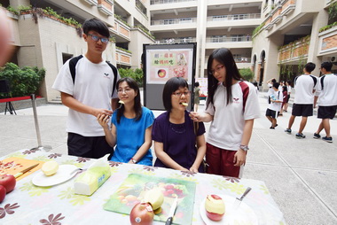 興大附中辦蘋果節(圖)