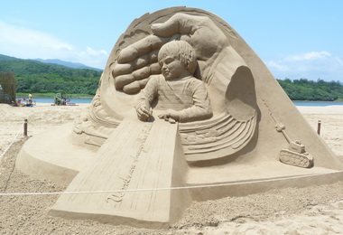 福隆國際沙雕藝術季 作品很時事(圖)