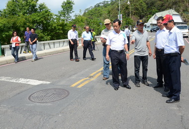 日月潭中興路道路老舊林明溱會勘重鋪(圖)