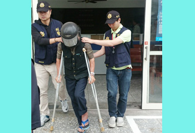 三田派出所開12槍追緝贓車(圖)