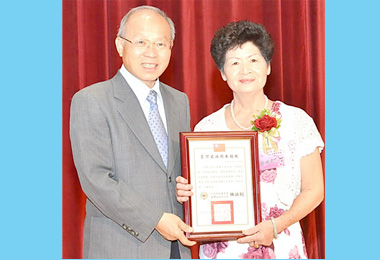 省級模範母親吳櫻花獲獎(圖)