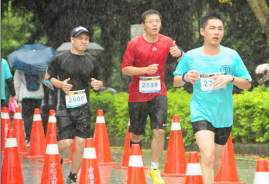 靜宜大學健康與公益馬拉松開跑(圖)