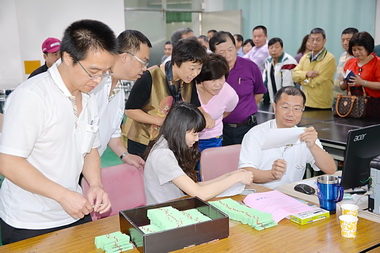 最大場春茶賽特等獎邱秀勤(圖)