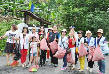 國民黨雲林縣黨部辦淨山環保活動(圖)