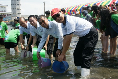 中油煉製事業部魚苗放流落實海洋保育(圖)