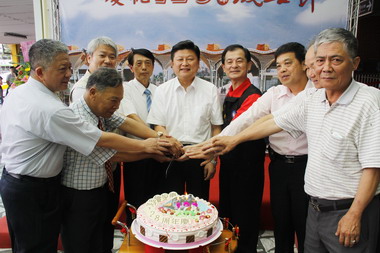 台鐵128歲生日退休臺鐵人回娘家共襄盛舉(圖)