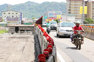 軍功橋施工市長建請走替代道(圖)