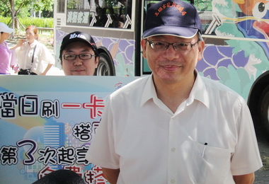 搭168龍舟公車遊愛河賞龍舟(圖)